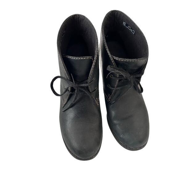 Clarks Bergen Black Leather Heeled Booties Sz 8.5 - Picture 3 of 10